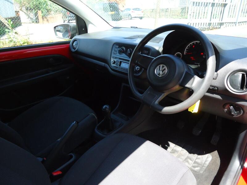 VOLKSWAGEN UP